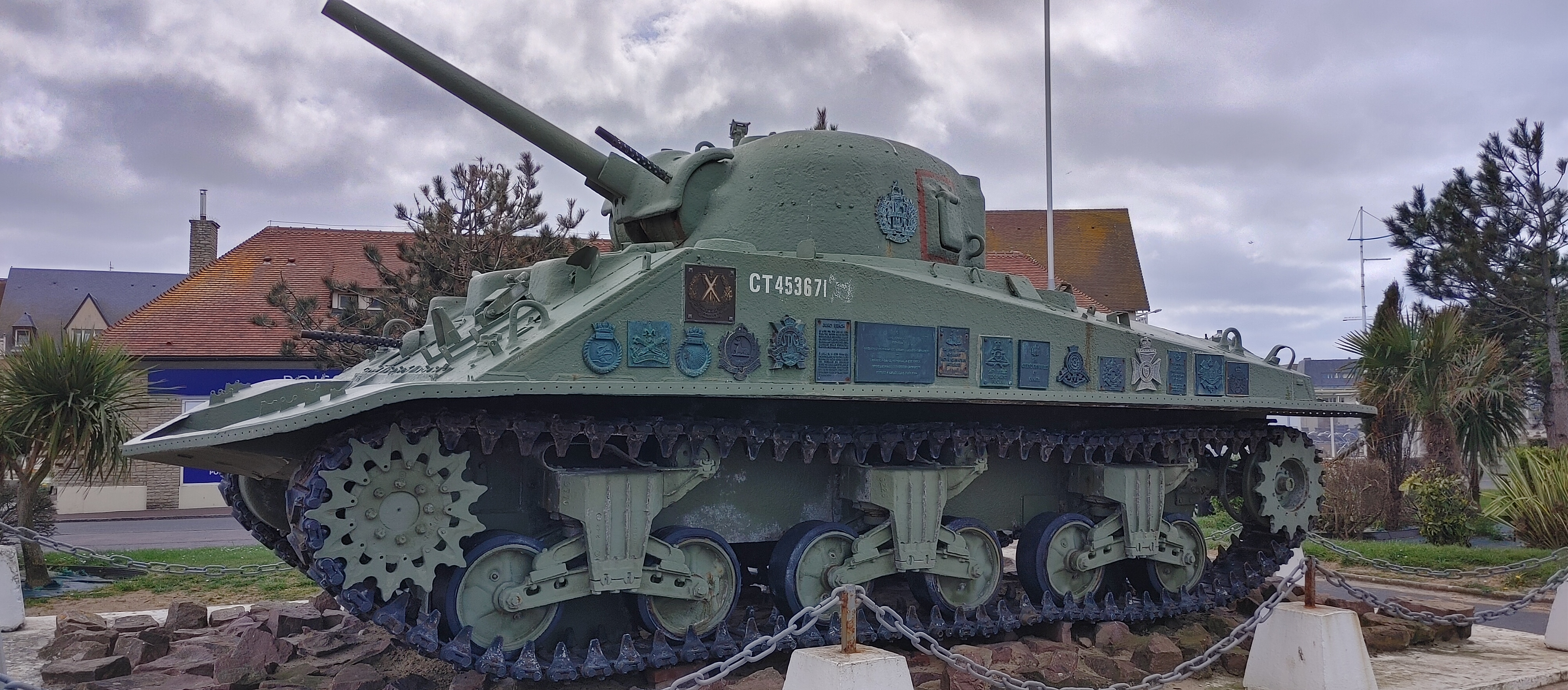 Recovery of a 1st Hussars DD tank ​