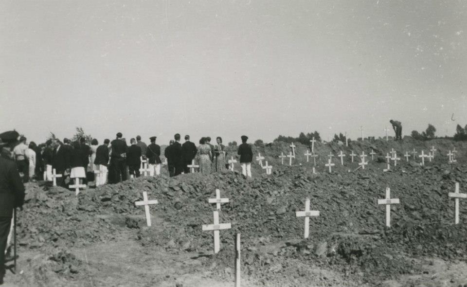 Temporary 'field of honour' for Canadian soldiers in Wirdum