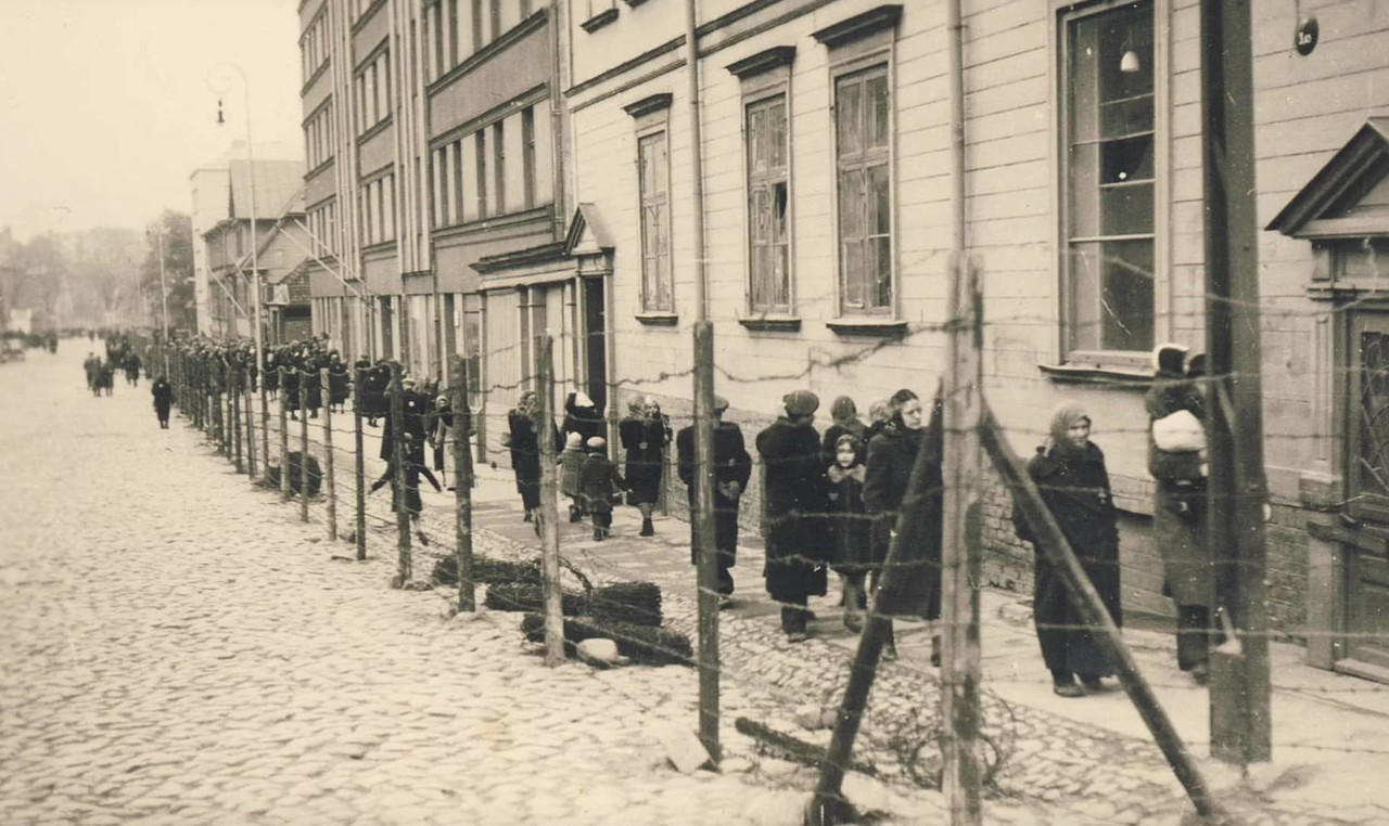 "Death is always amongst us" - The Deportations to Riga and the Holocaust in German-occupied Latvia